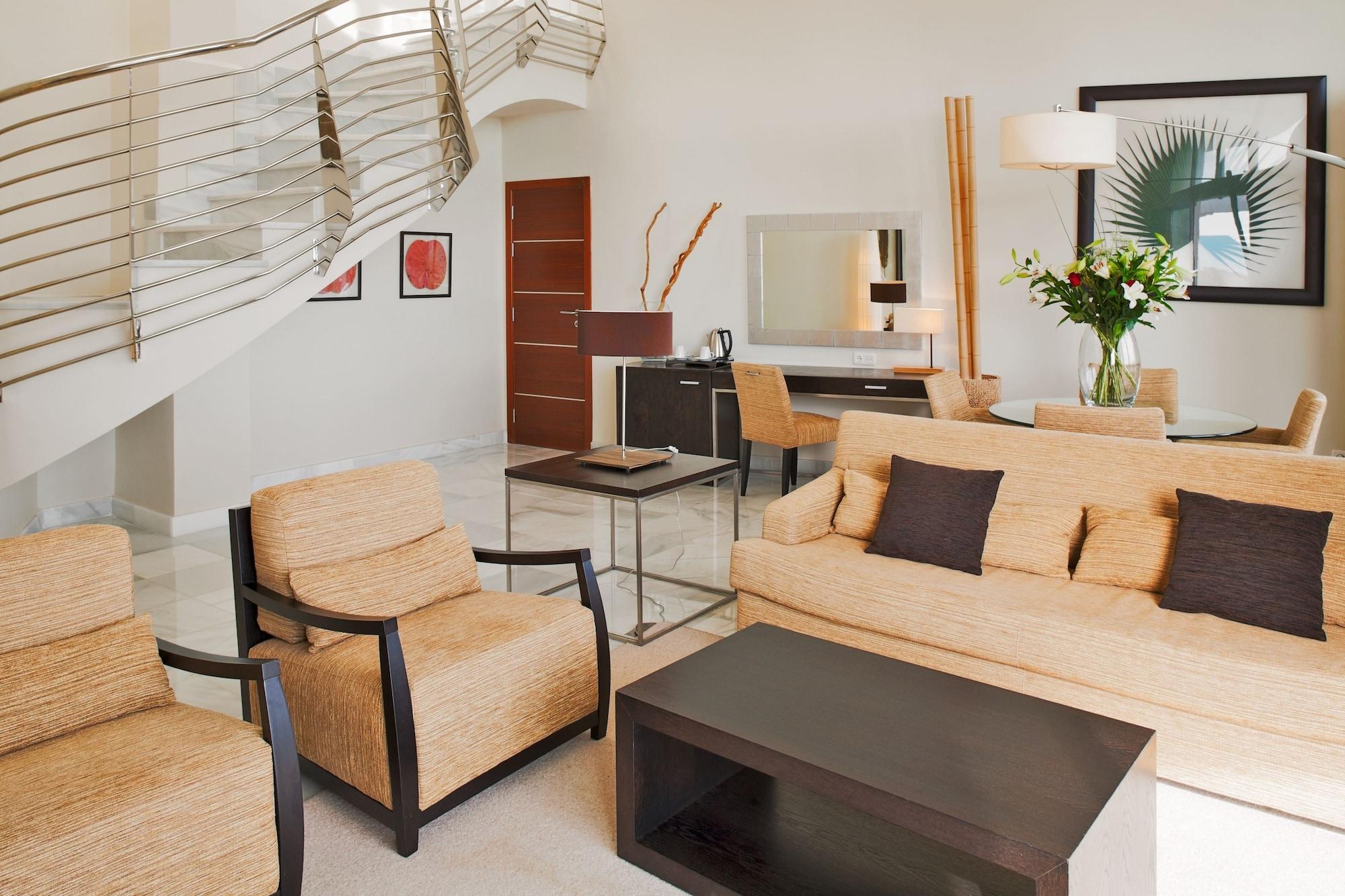 Senator Banus (Adults Only) Estepona Exterior foto A living room