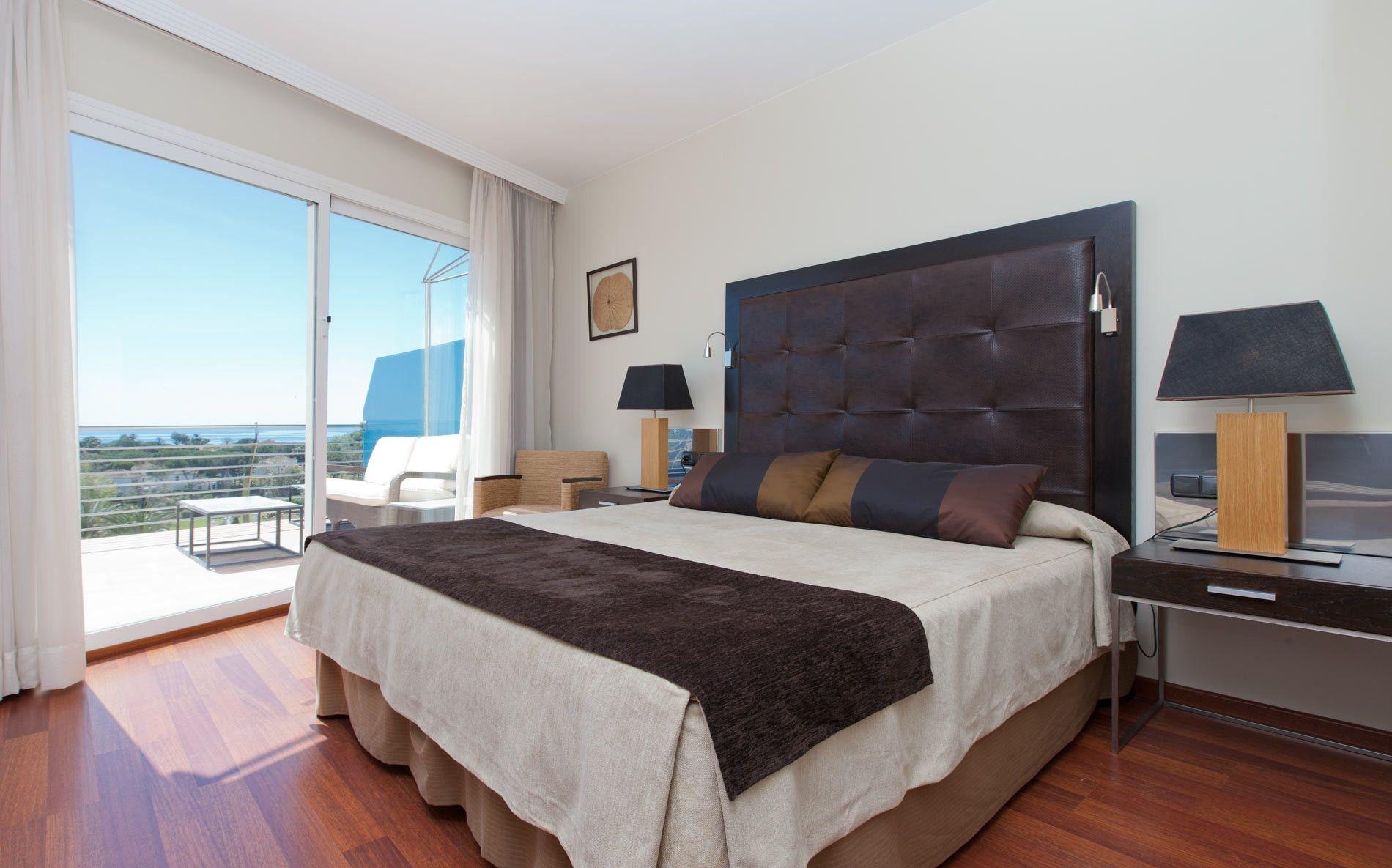 Senator Banus (Adults Only) Estepona Exterior foto A bedroom in a hotel