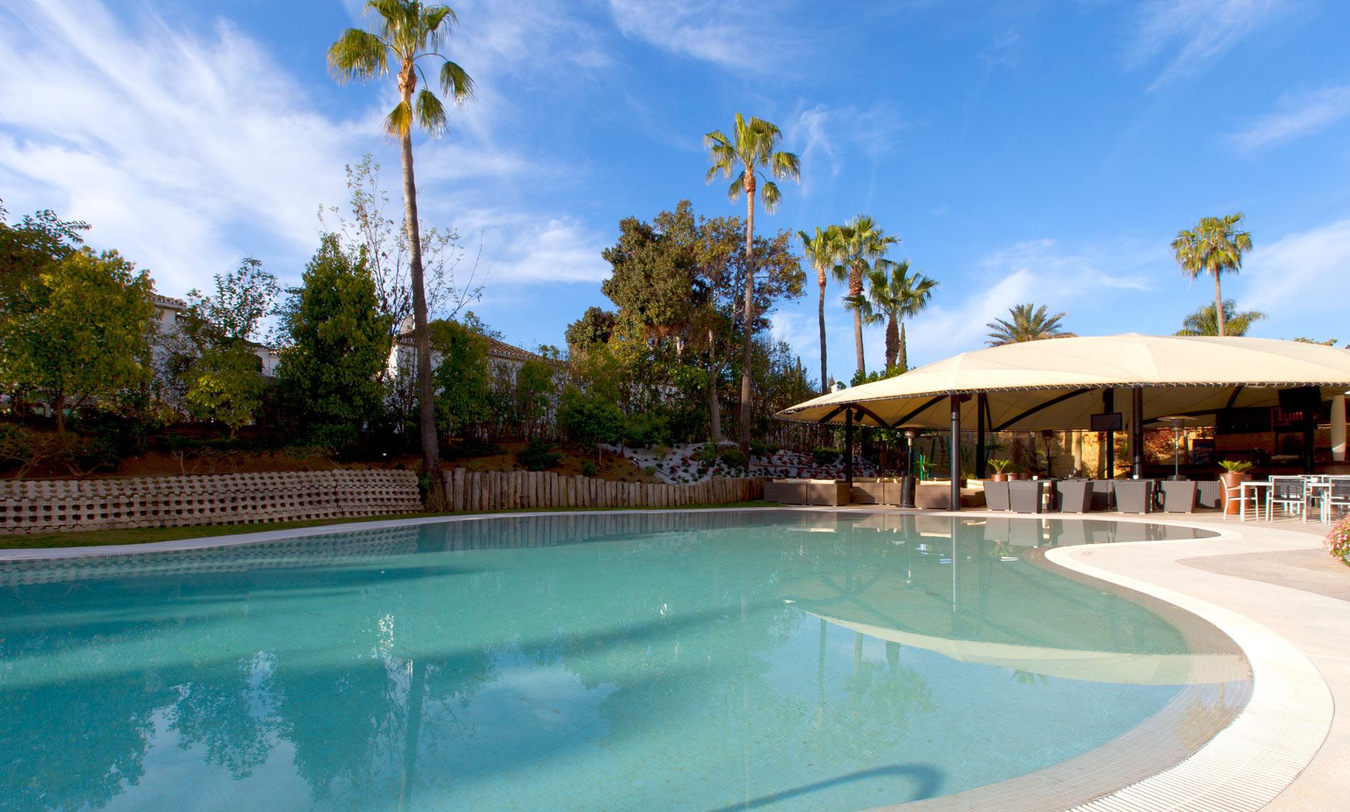 Senator Banus (Adults Only) Estepona Exterior foto The swimming pool at the hotel