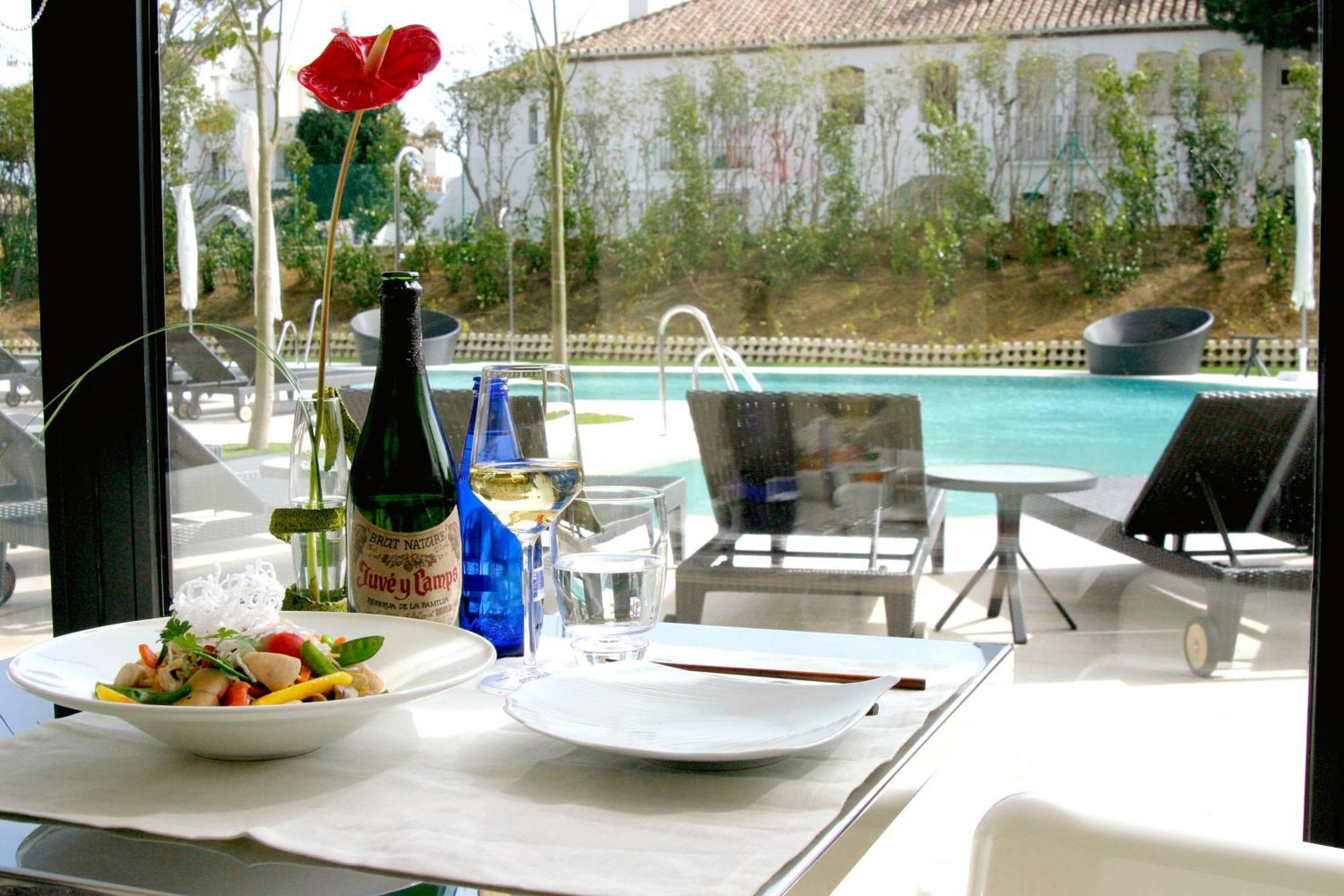 Senator Banus (Adults Only) Estepona Facilidades foto The pool at the hotel